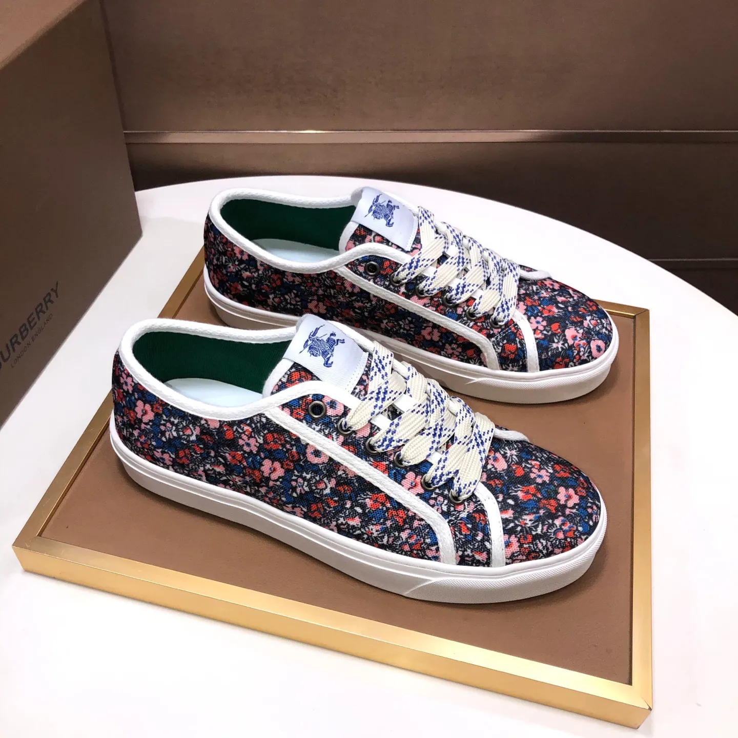 Men's shoes💰460💰【Burberry】Classic low-top sneakers｜Imported cowhide with classic plaid fabric｜Sheepskin lining｜Original outsole｜Fine workmanship and comfortable to wear Size: 38-44 (customized at 45)
